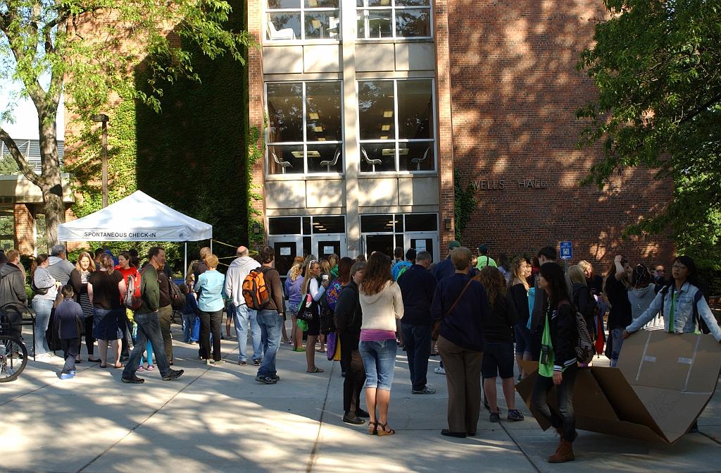 DSC_6484.JPG - Spontaneous at 2013 Odyssey of the Mind world finals.