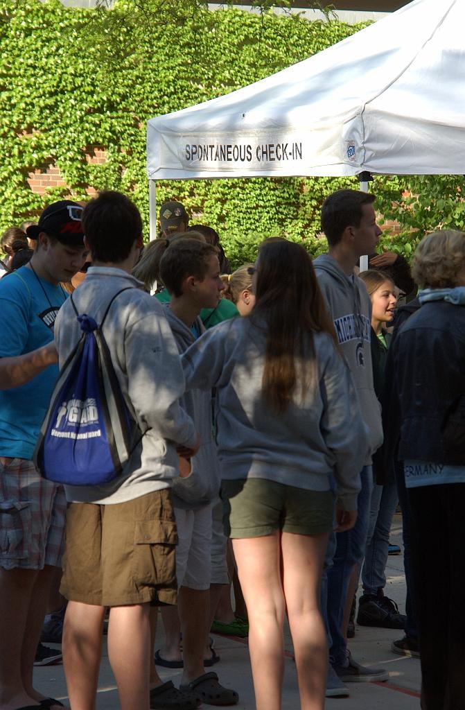 DSC_6498.JPG - Spontaneous at 2013 Odyssey of the Mind world finals.