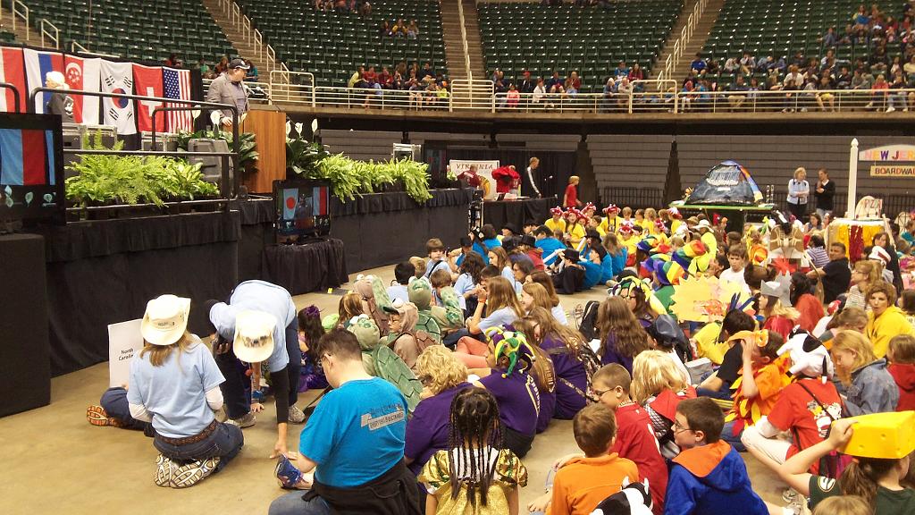 100_0217.JPG - Odyssey 2013 World Finals Float and Banner Parade