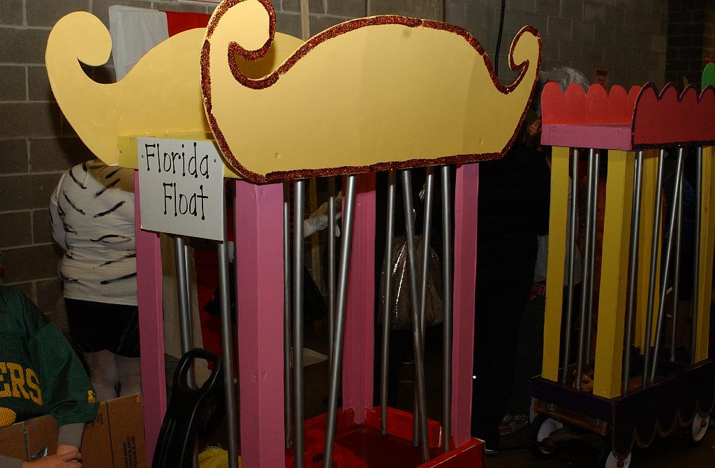 DSC_6183.JPG - Florida behind the scenes at the Odyssey 2013 World Finals Float and Banner Parade