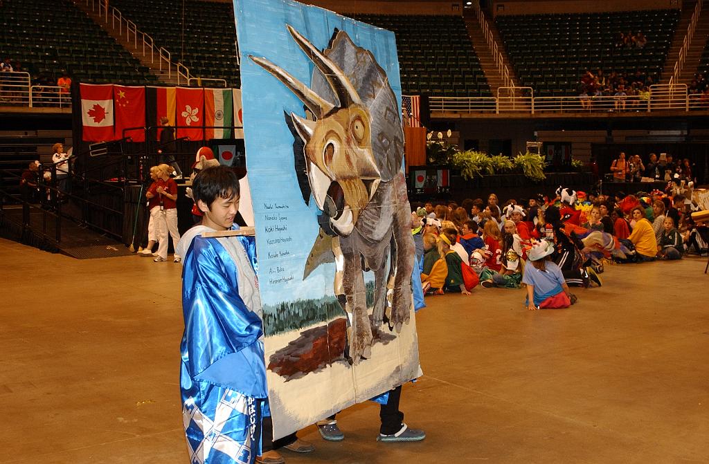 DSC_6215.JPG - Japan at the Odyssey 2013 World Finals Float and Banner Parade