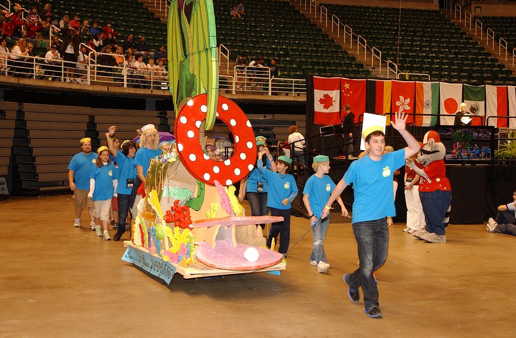 DSC_6221.JPG - Georgia at the Odyssey 2013 World Finals Float and Banner Parade