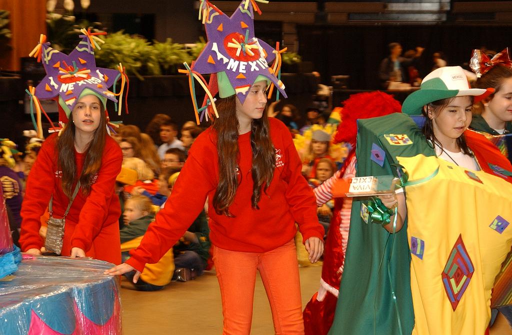DSC_6233.JPG - Mexico at the Odyssey 2013 World Finals Float and Banner Parade