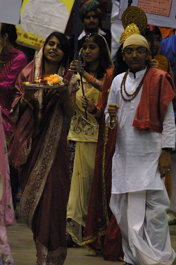 IMG_1687.JPG - India at the Odyssey 2013 World Finals Float and Banner Parade