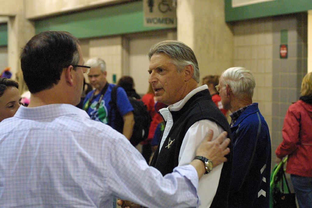 IMG_2748.JPG - Miami-Dade County School Board member Lawrence Feldman with Howard Drive Elementary school team.