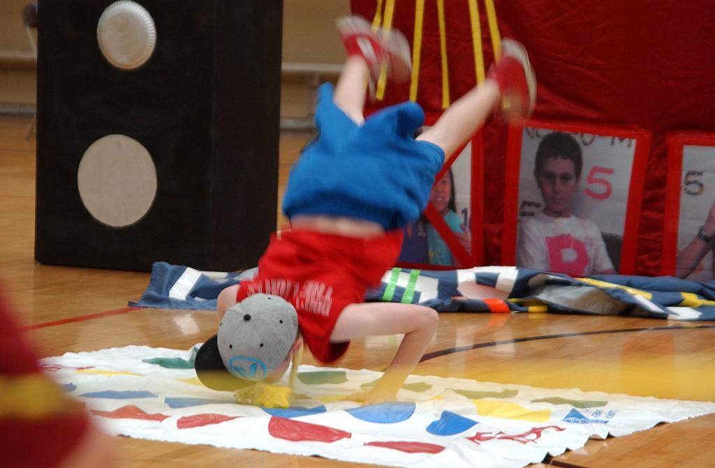 DSC_6075.JPG - P4 Lawton Chiles Middle Div. II - Magic Center