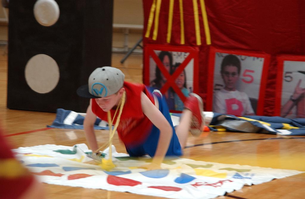 DSC_6076.JPG - P4 Lawton Chiles Middle Div. II - Magic Center